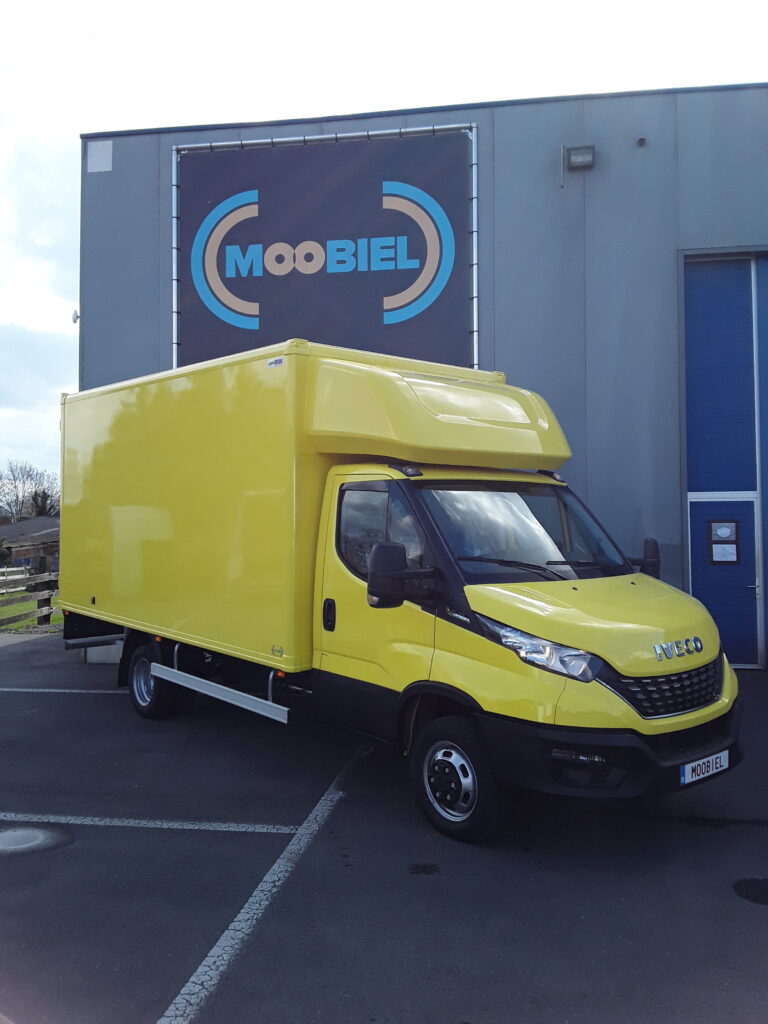Realisatie van Moobiel: lichte vrachtwagen met gesloten laadbak